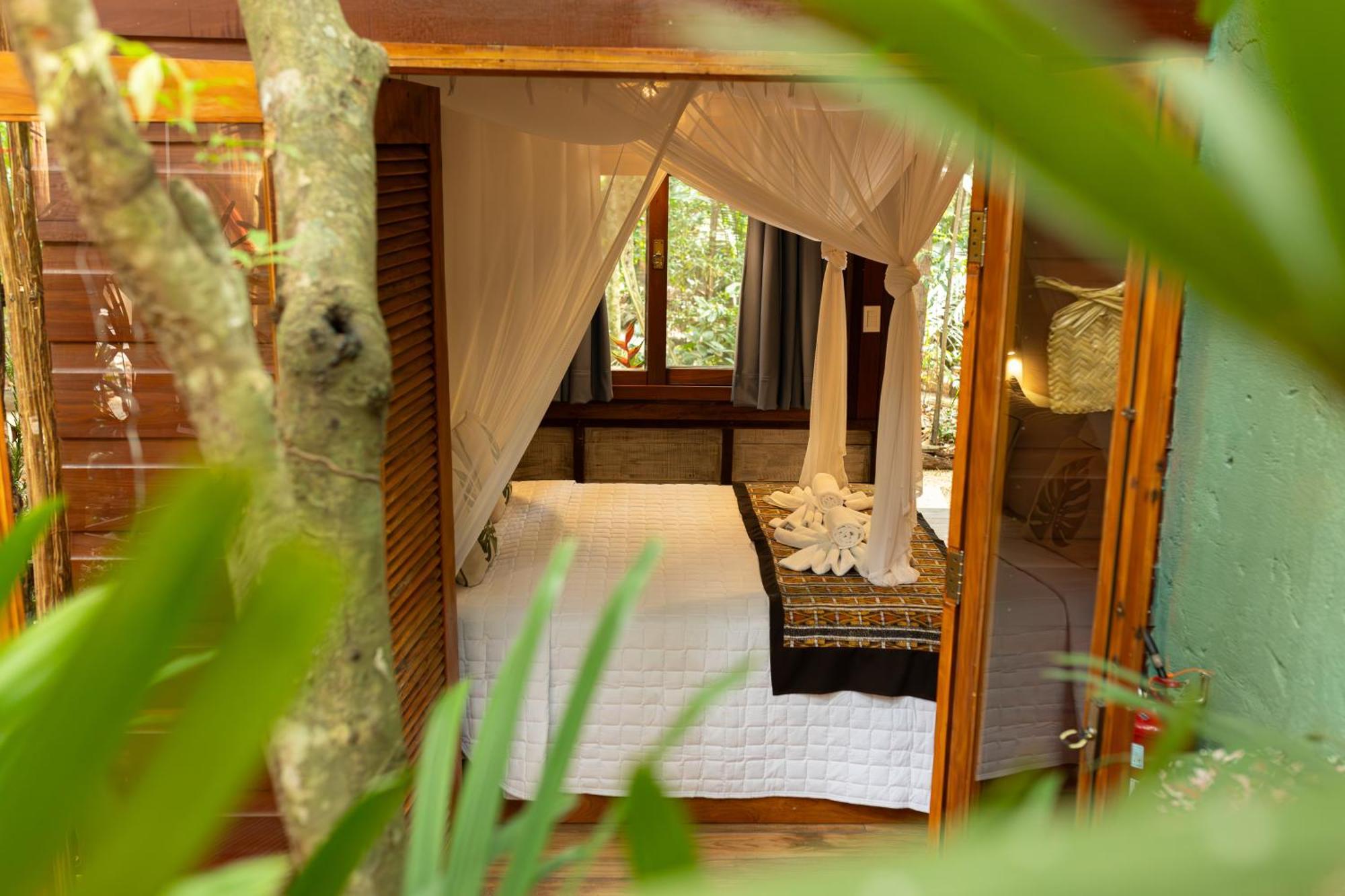 Queen Suite with Spa Bath